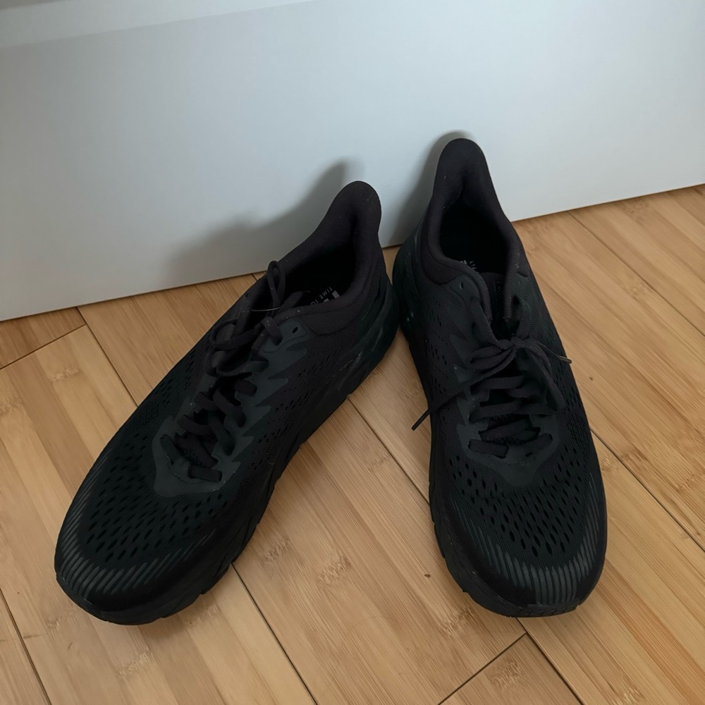 Hoka One One Clifton 7 Black/Black 9.5 - Men’s